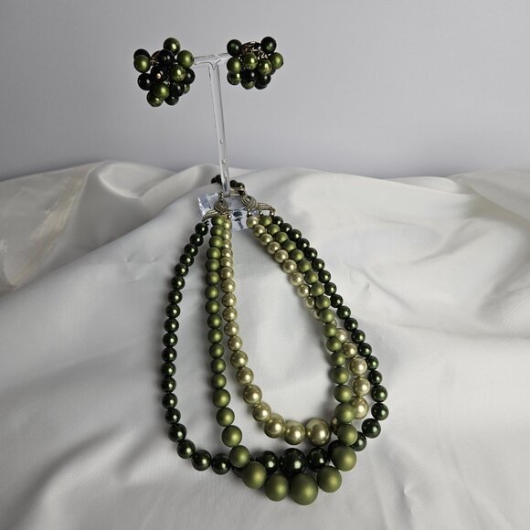 Vintage Olive Green Ombre Faux Pearl Necklace & Clip-On Earrings Set – 17" - Picture 15 of 16